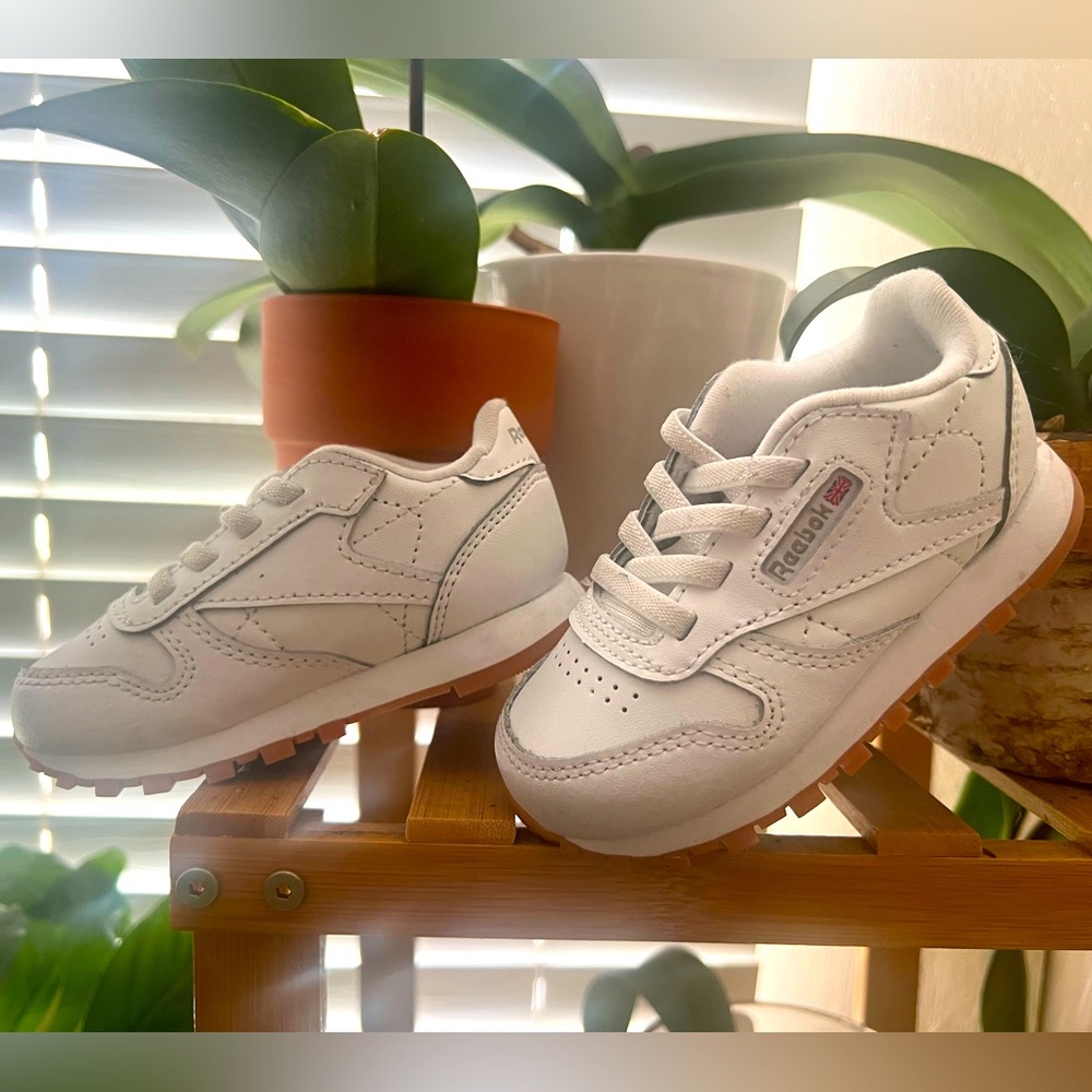 Reebok white unisex running shoes size 5 toddler
